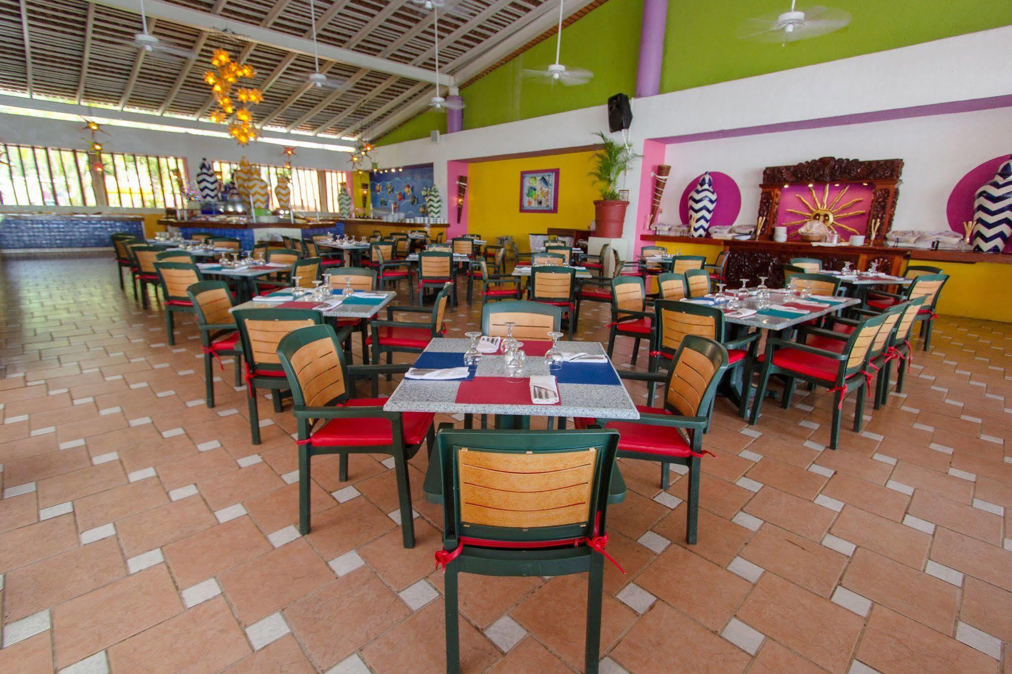 Decameron Cocos Guayabitos, Ramada Resort 3*