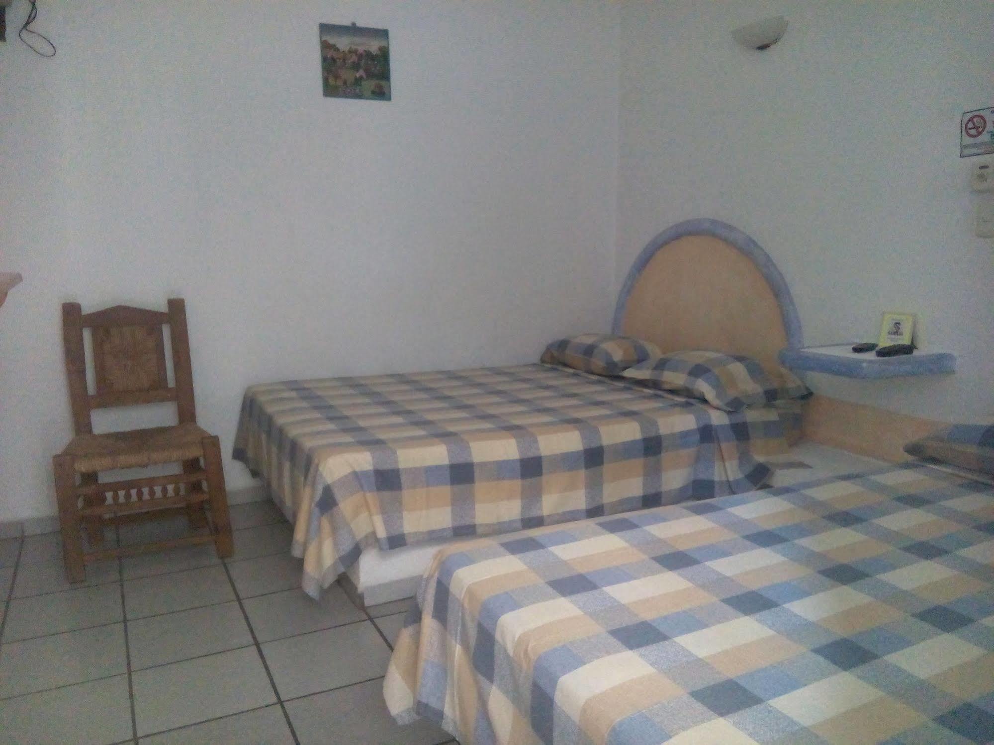 Sarabi 3* Barra de Navidad