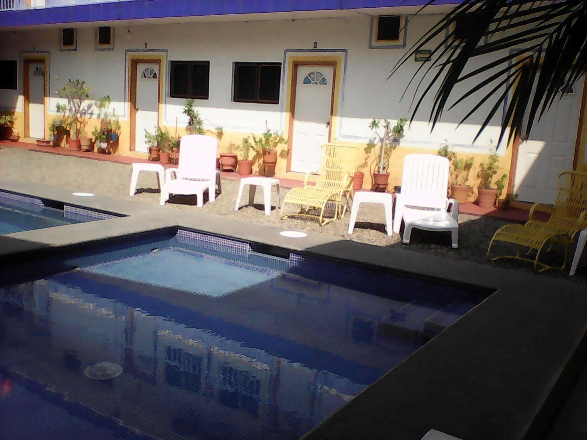 Sarabi Hotel Barra de Navidad