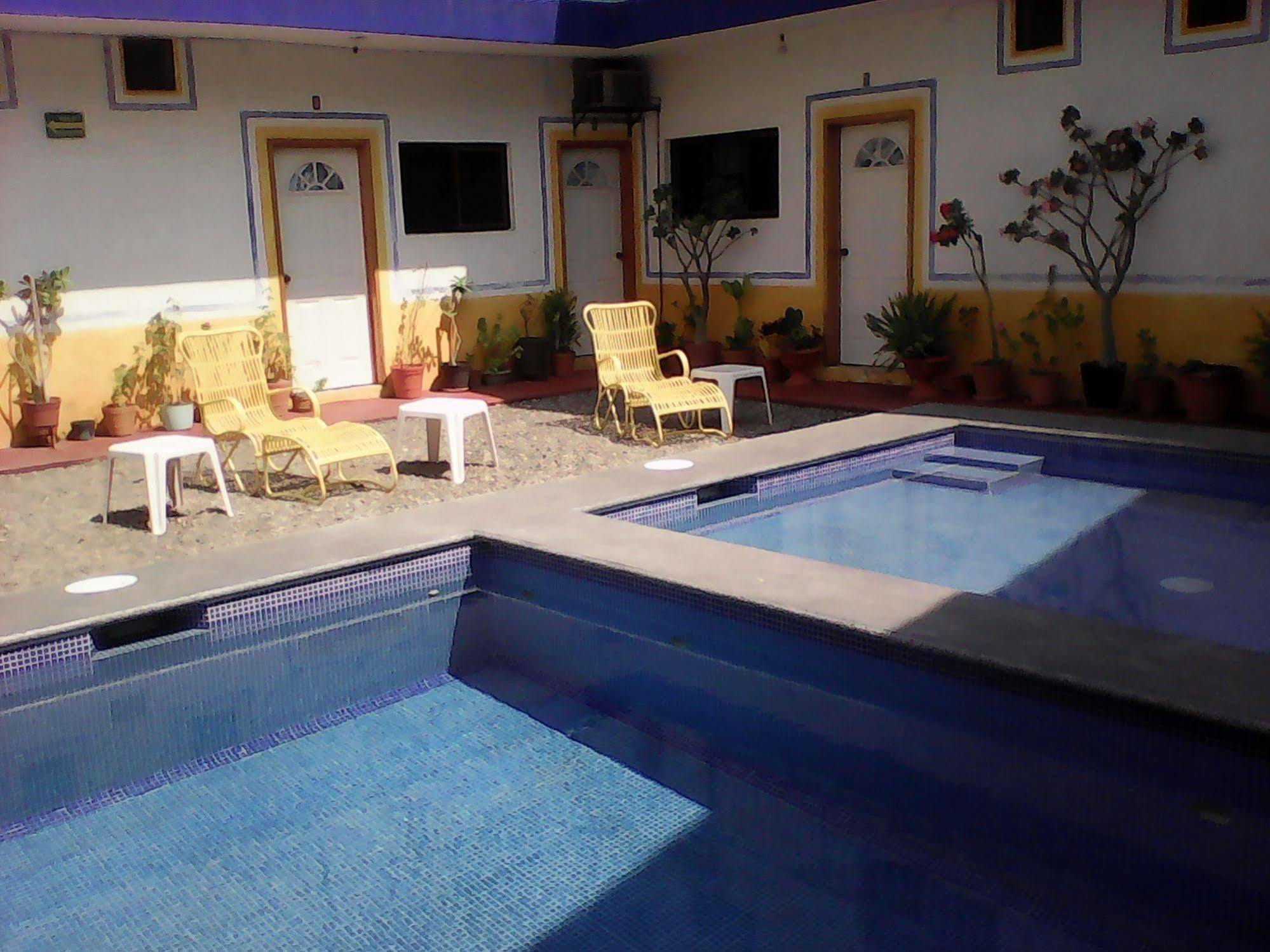 Sarabi 3* Barra de Navidad