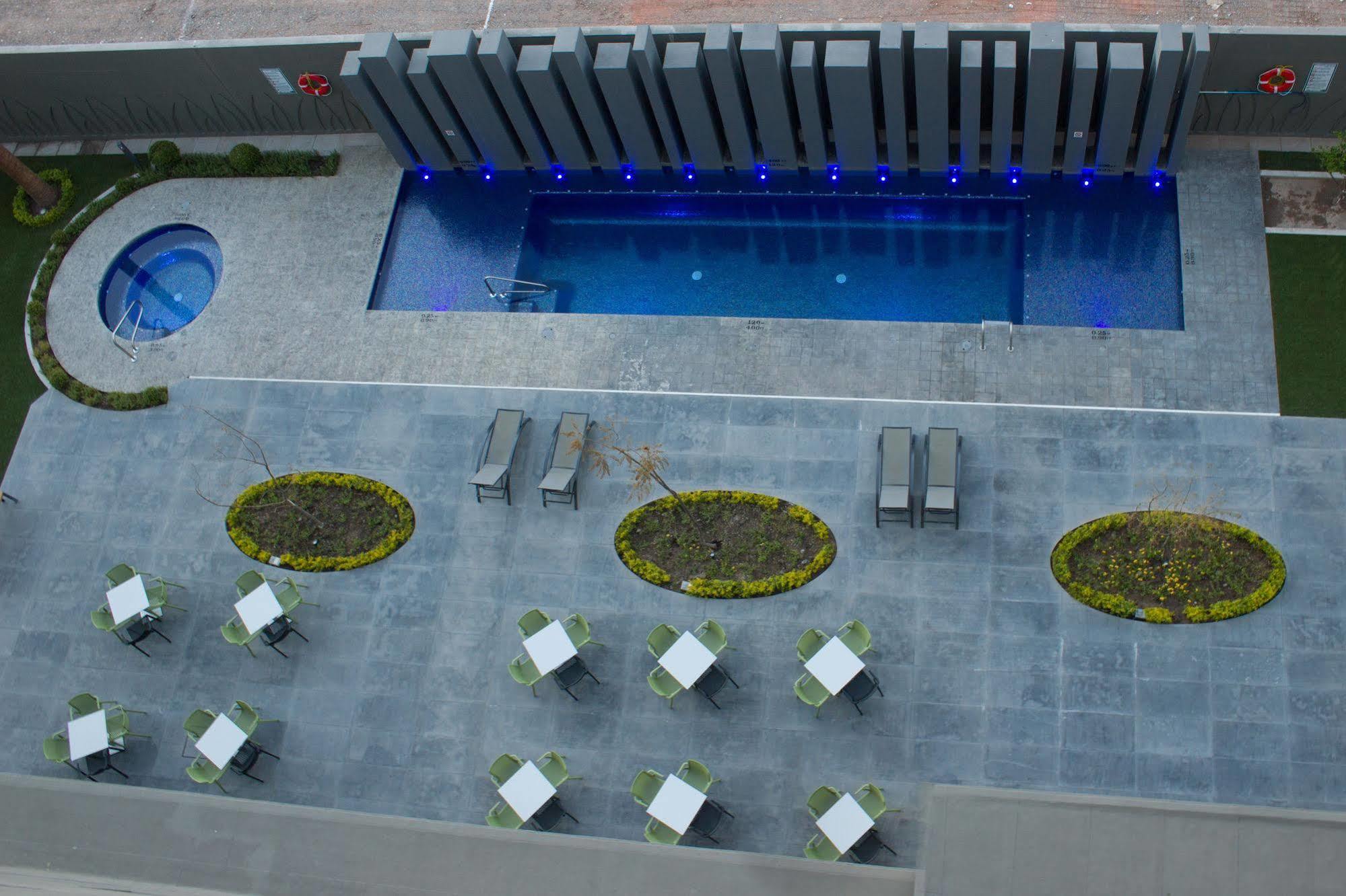 Express & By Ihg