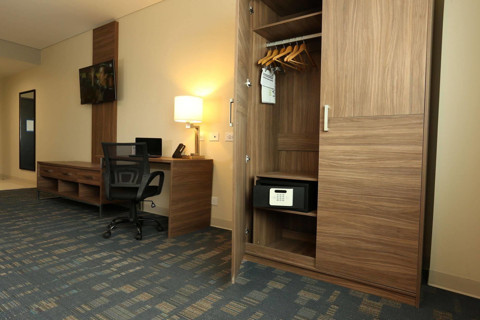 Express & By Ihg Hotel 4*
