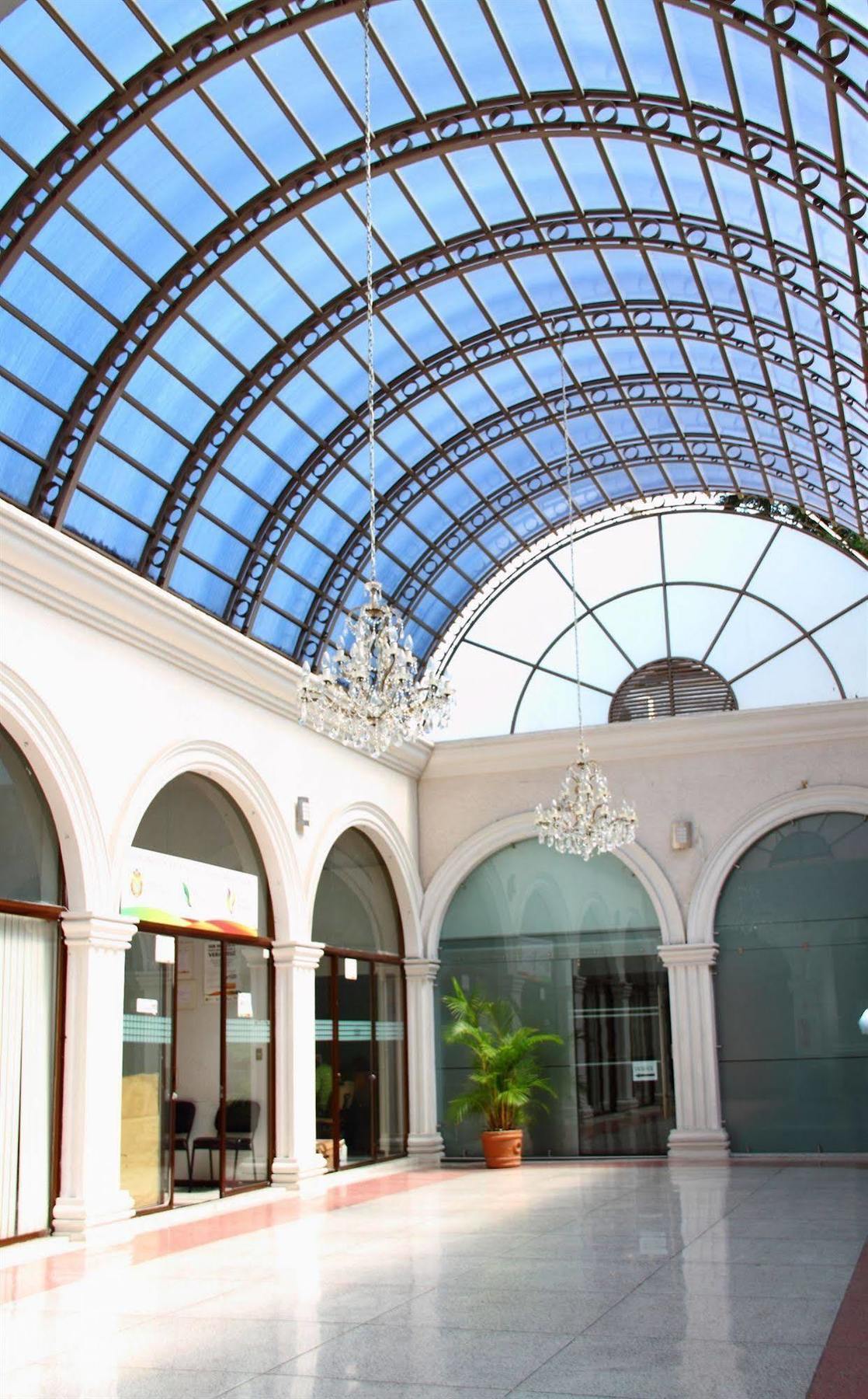 Clara Luna Hotel