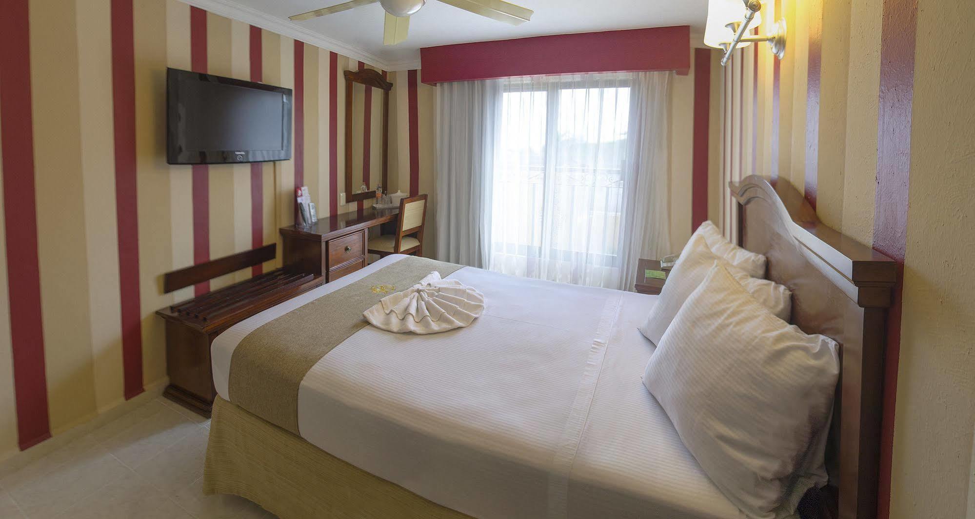 Hotel Plaza Colonial