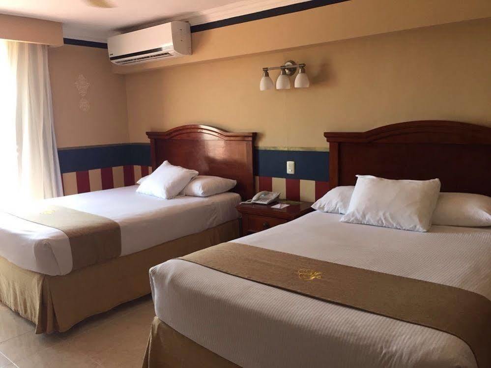 Hotel Plaza Colonial