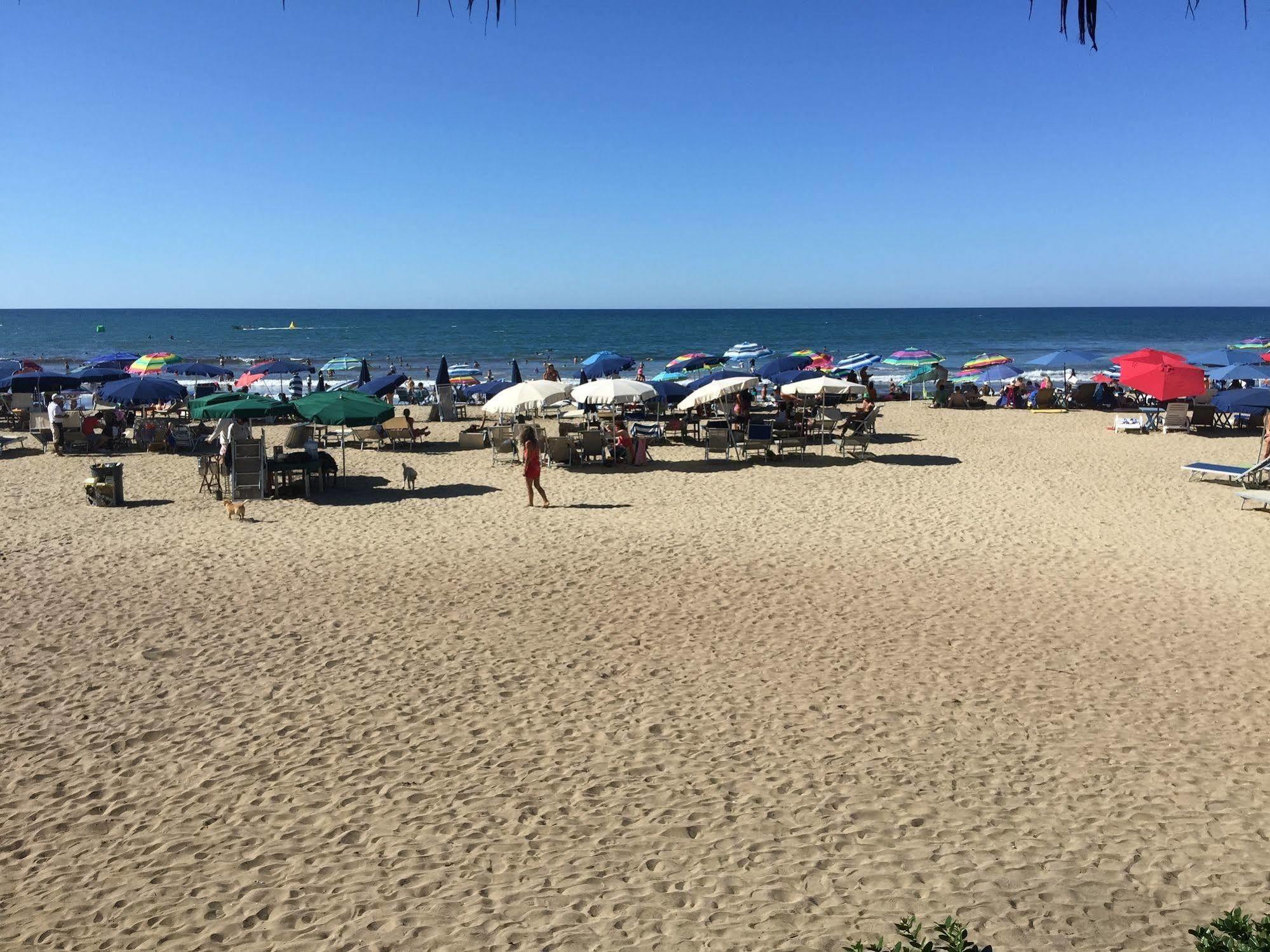 Y Los Encantos Sayulita