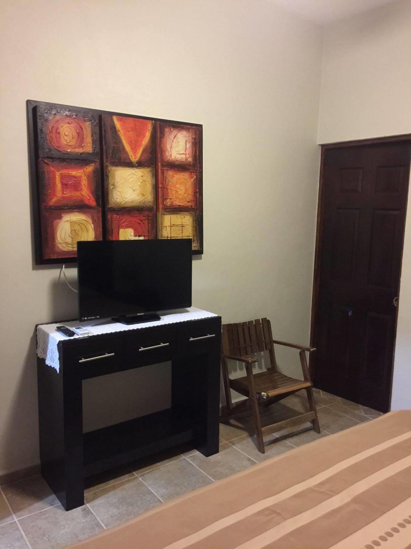 Hotel Y Los Encantos