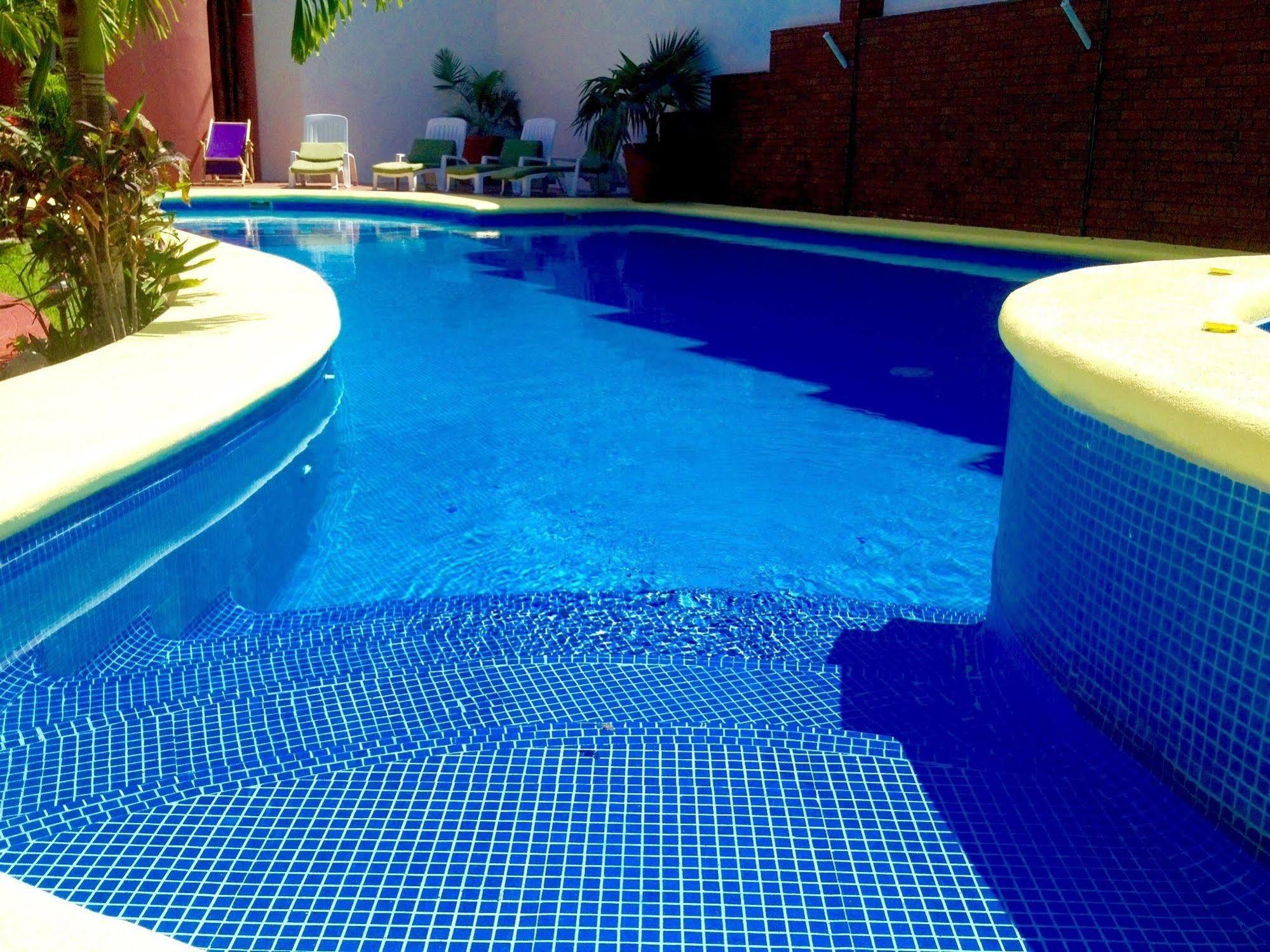 Y Los Encantos Hotel