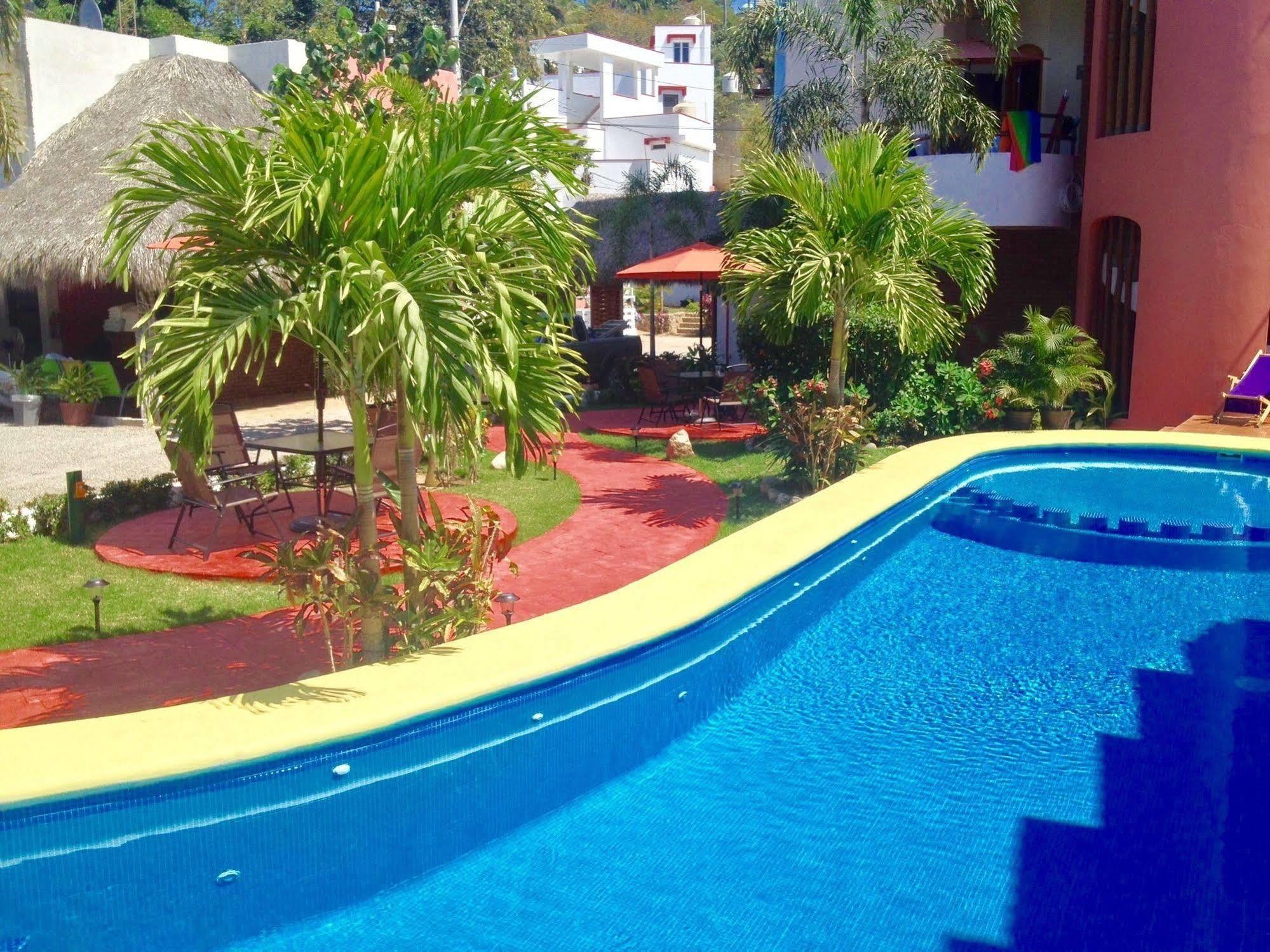 Y Los Encantos Sayulita