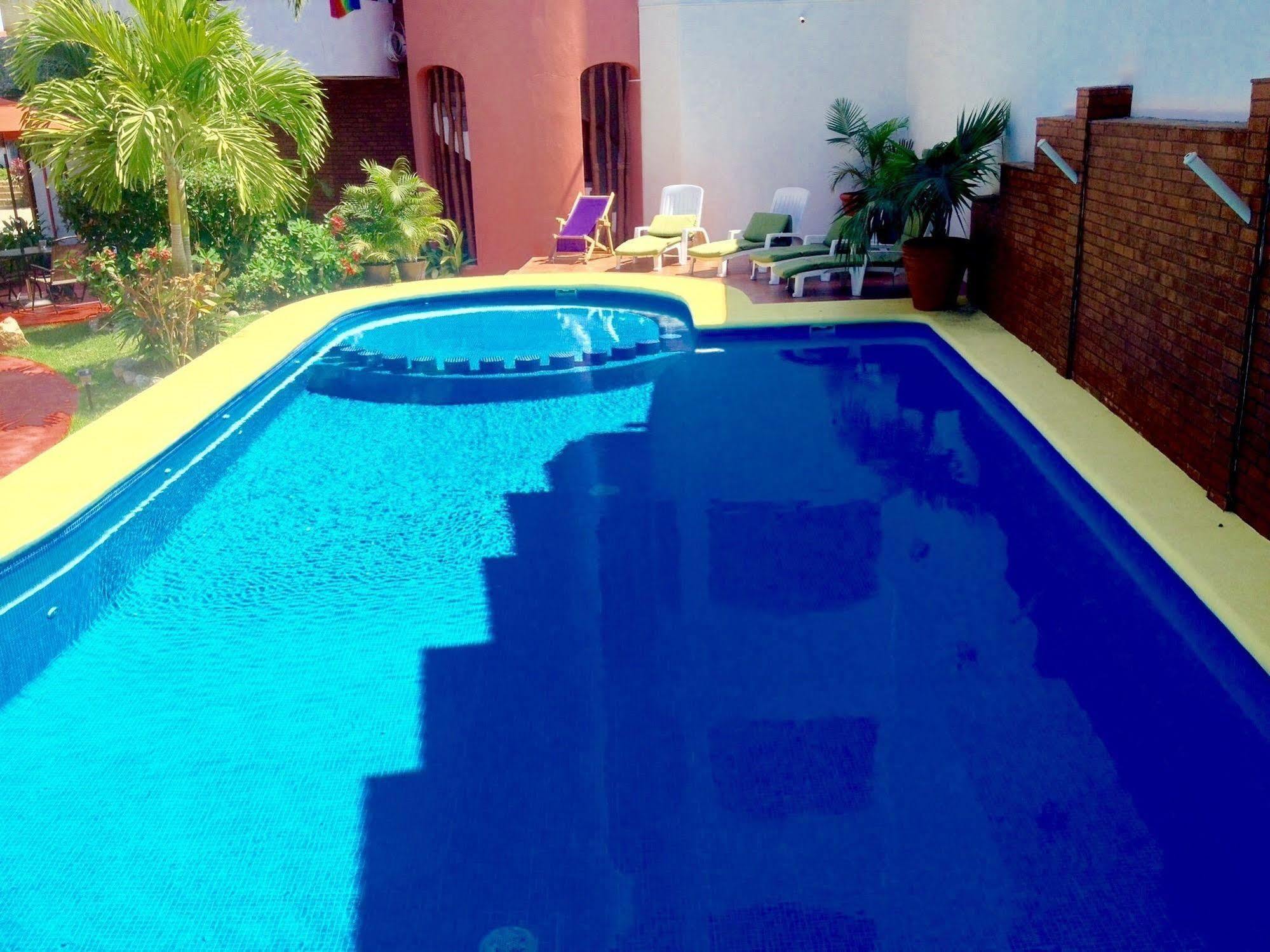 Y Los Encantos Sayulita