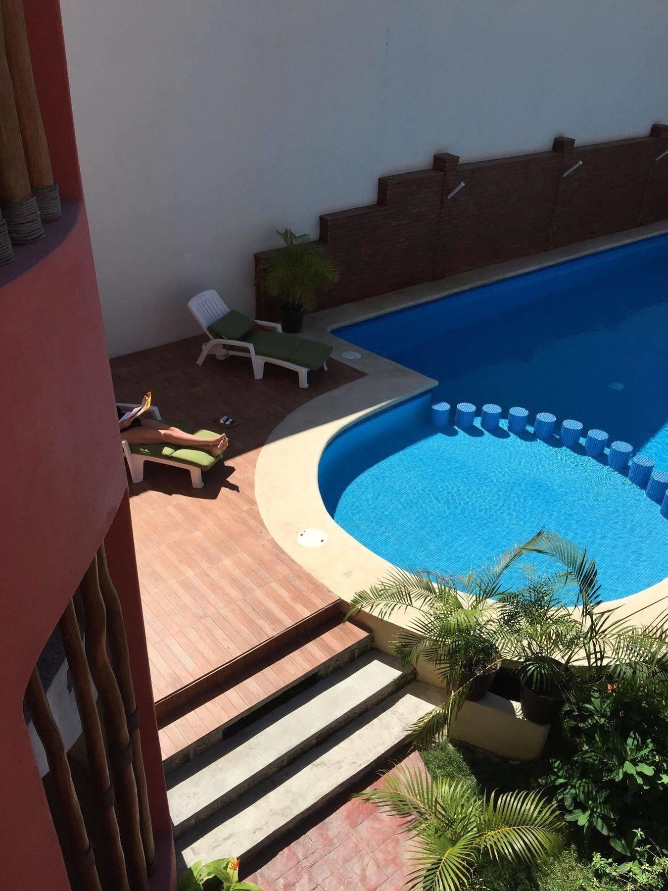Hotel Y Los Encantos