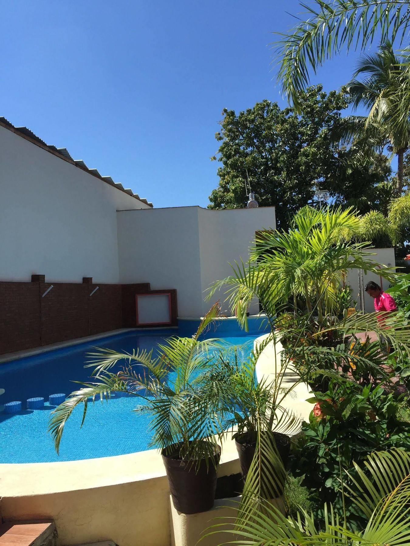 Hotel Y Los Encantos