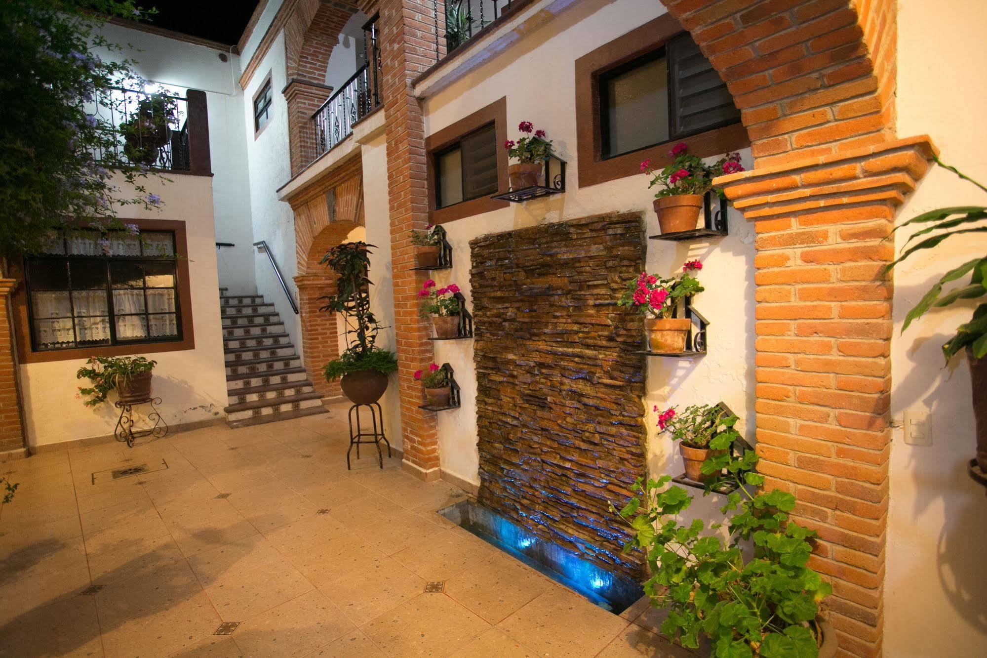 Casa De Vino Hotel