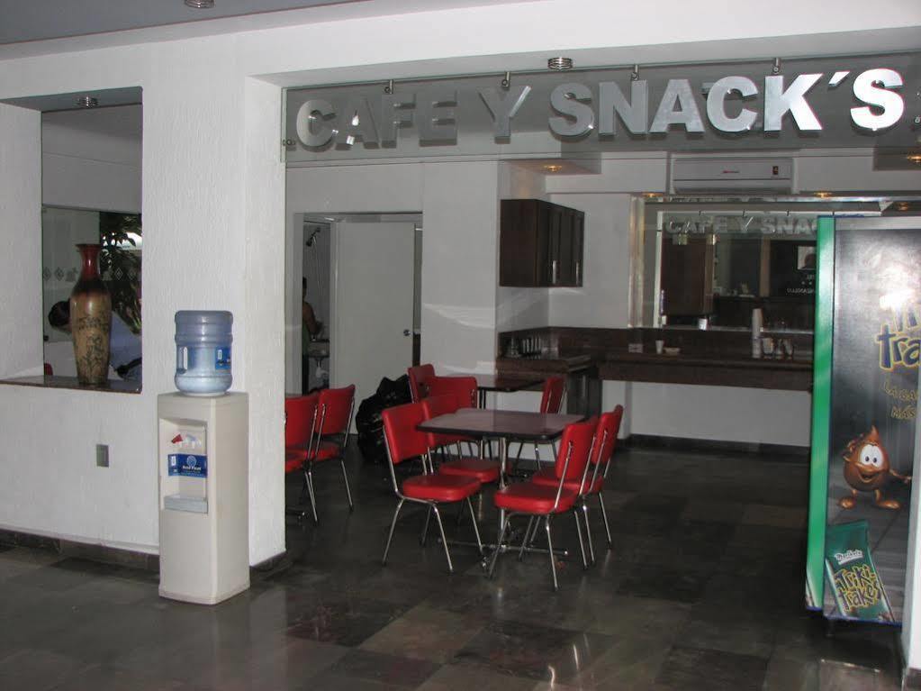 Y Plaza