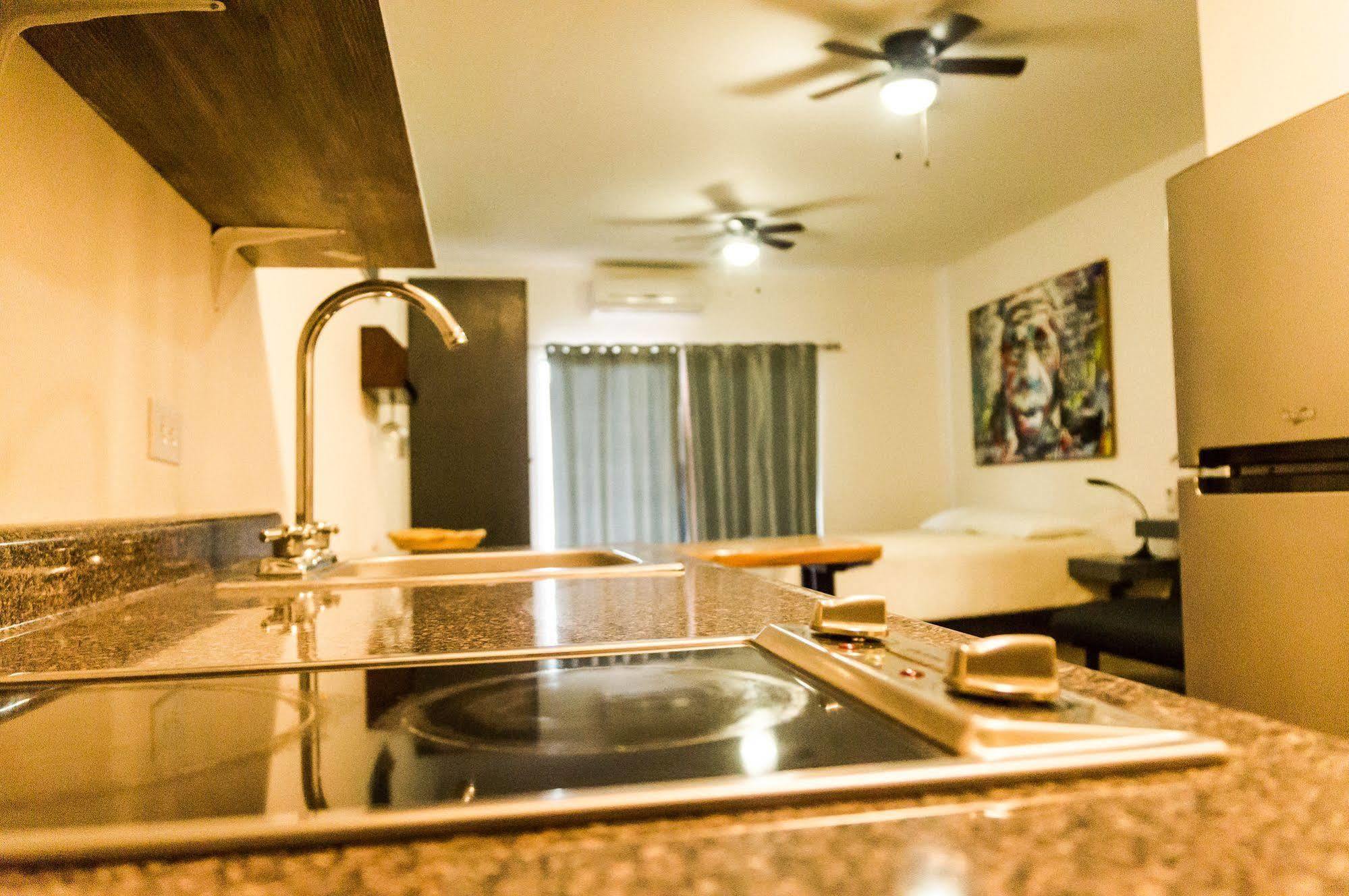 Cerritos Desert Moon Hotel