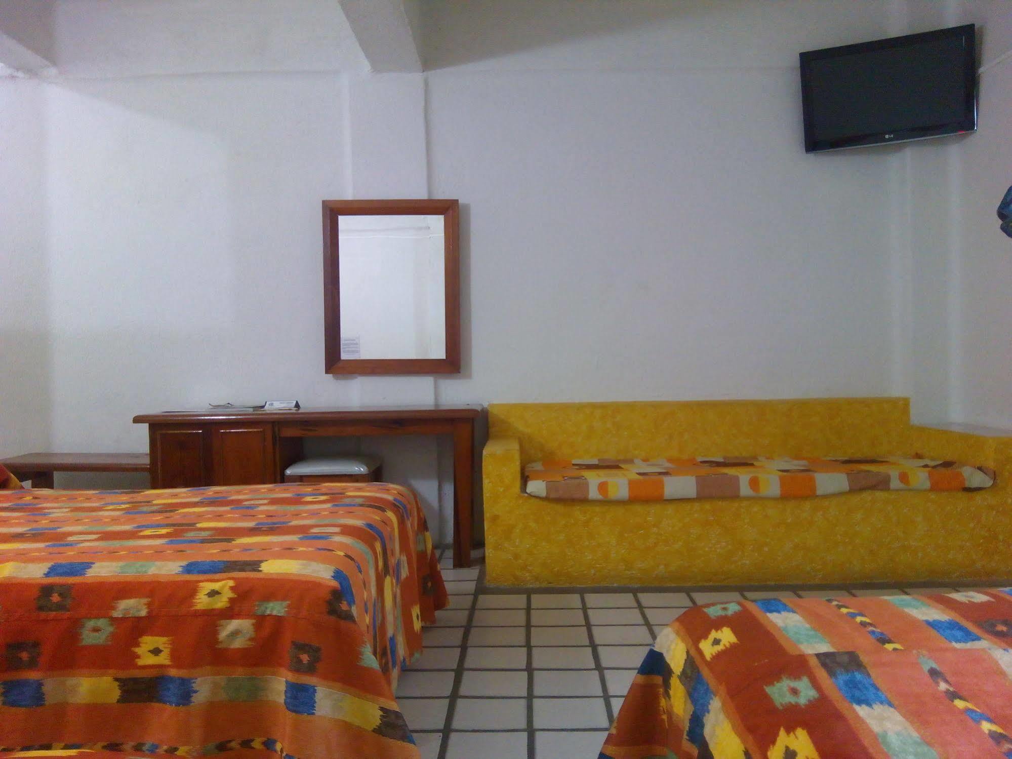 Arrecife Huatulco Hotel 3*