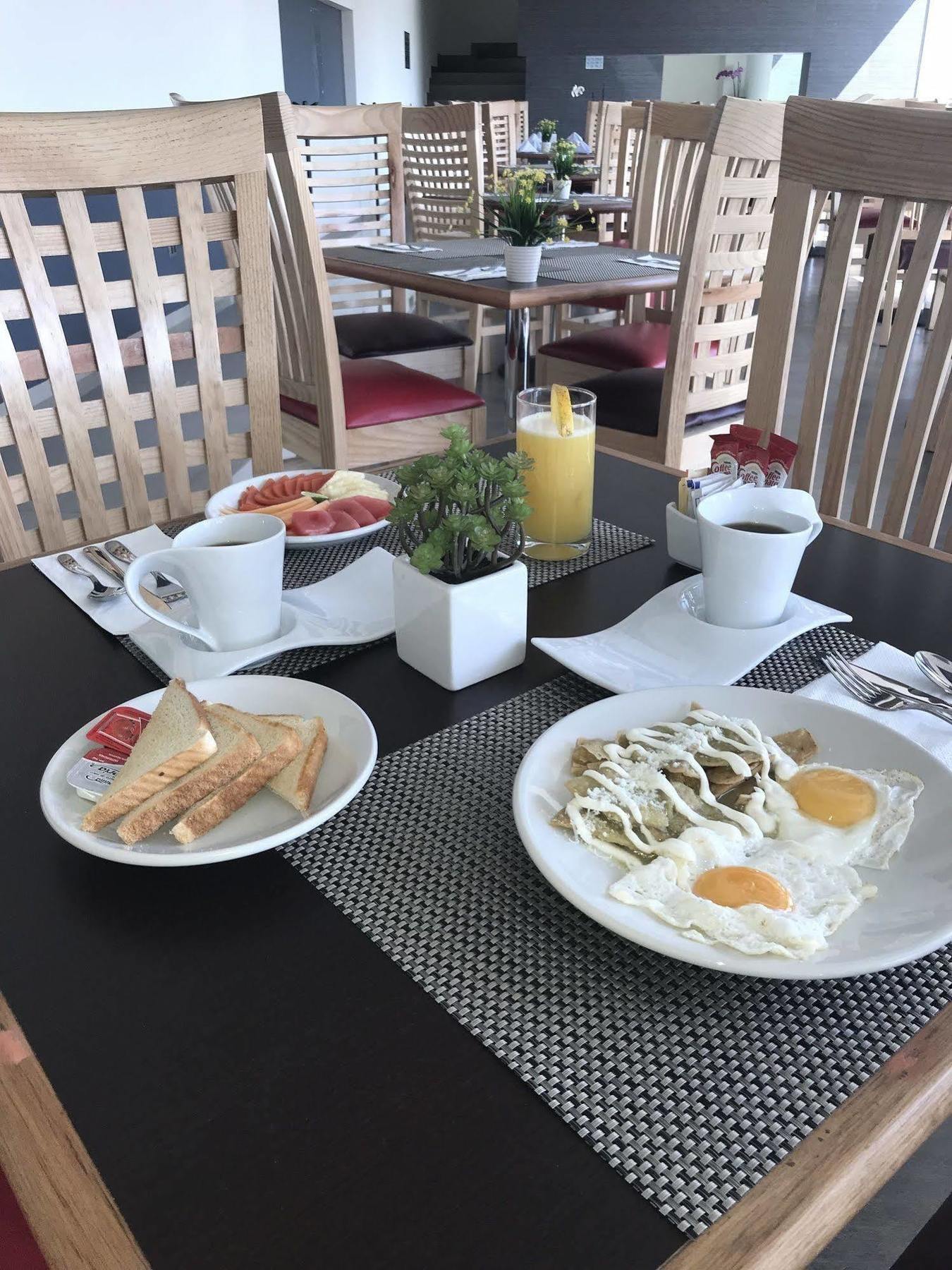 Western Metepec & Hotel 4*