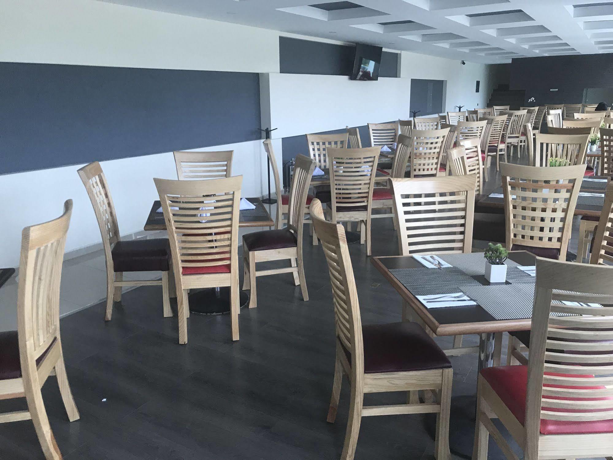 Western Metepec & Hotel 4*