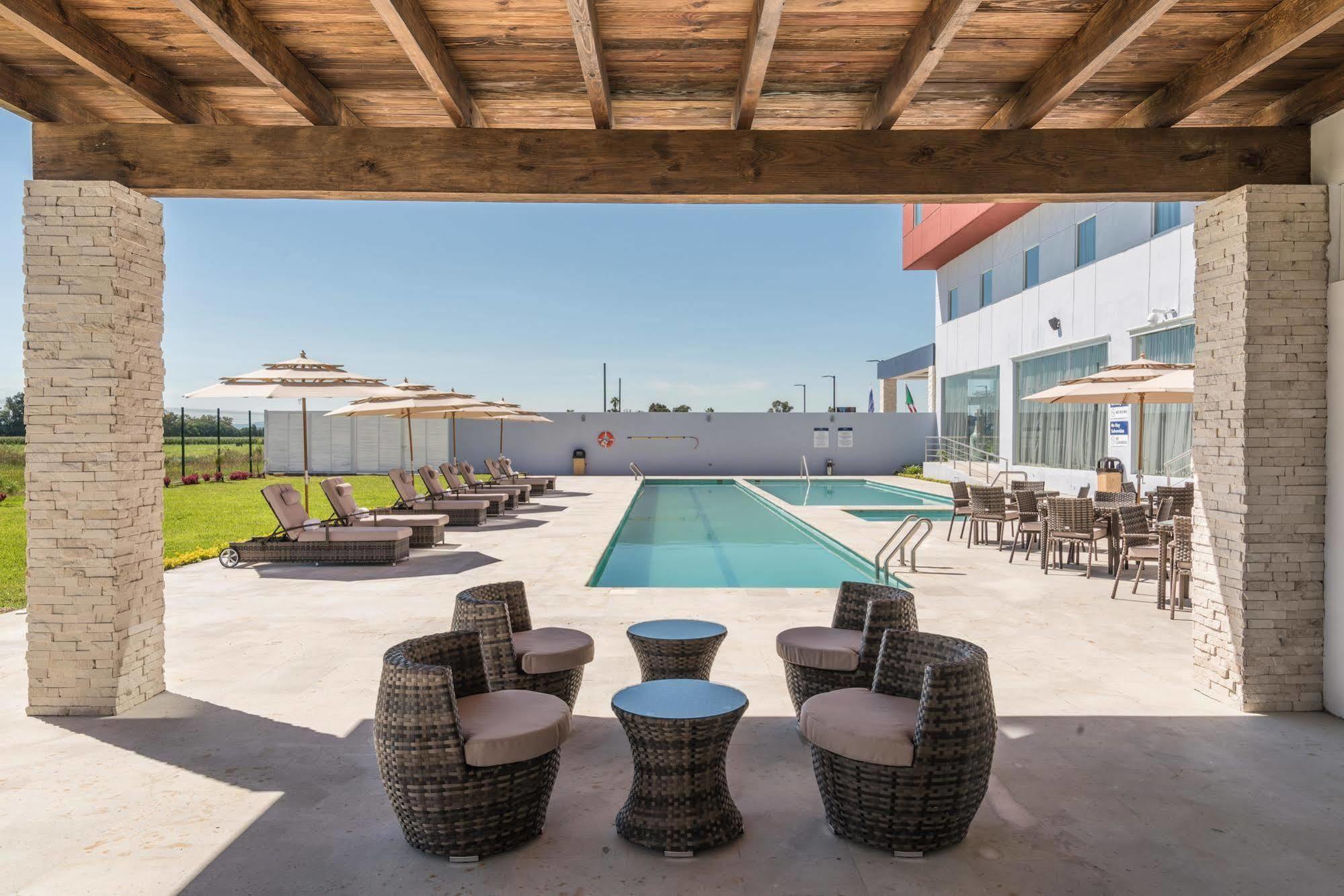 Hotel Hampton & Suites By Hilton Bajio Salamanca