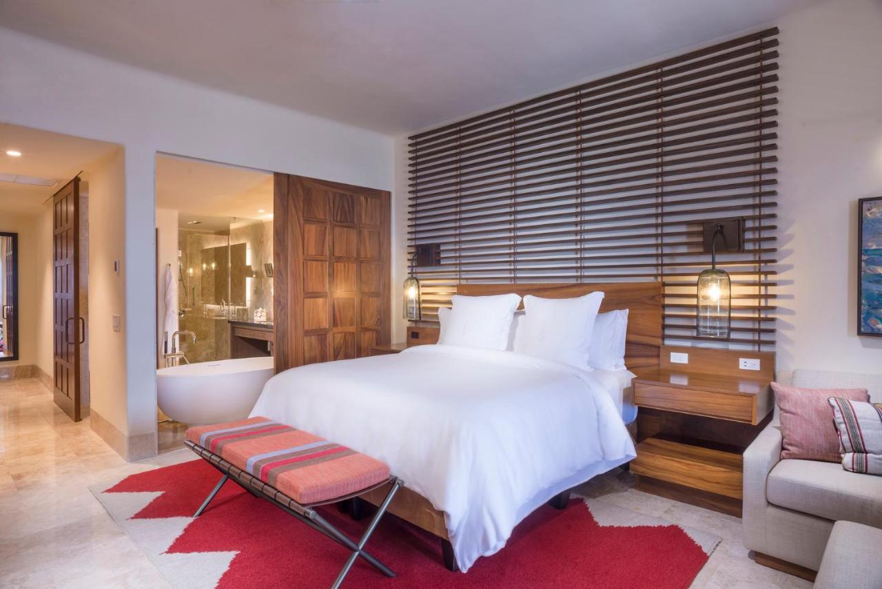 Four Seasons Hotel