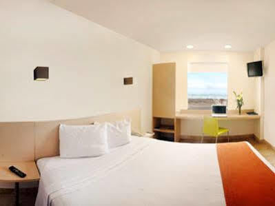 One Forum Hotel 3*