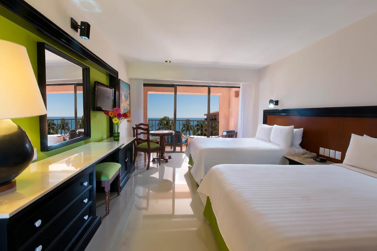 Resort Barcelo Huatulco 5*