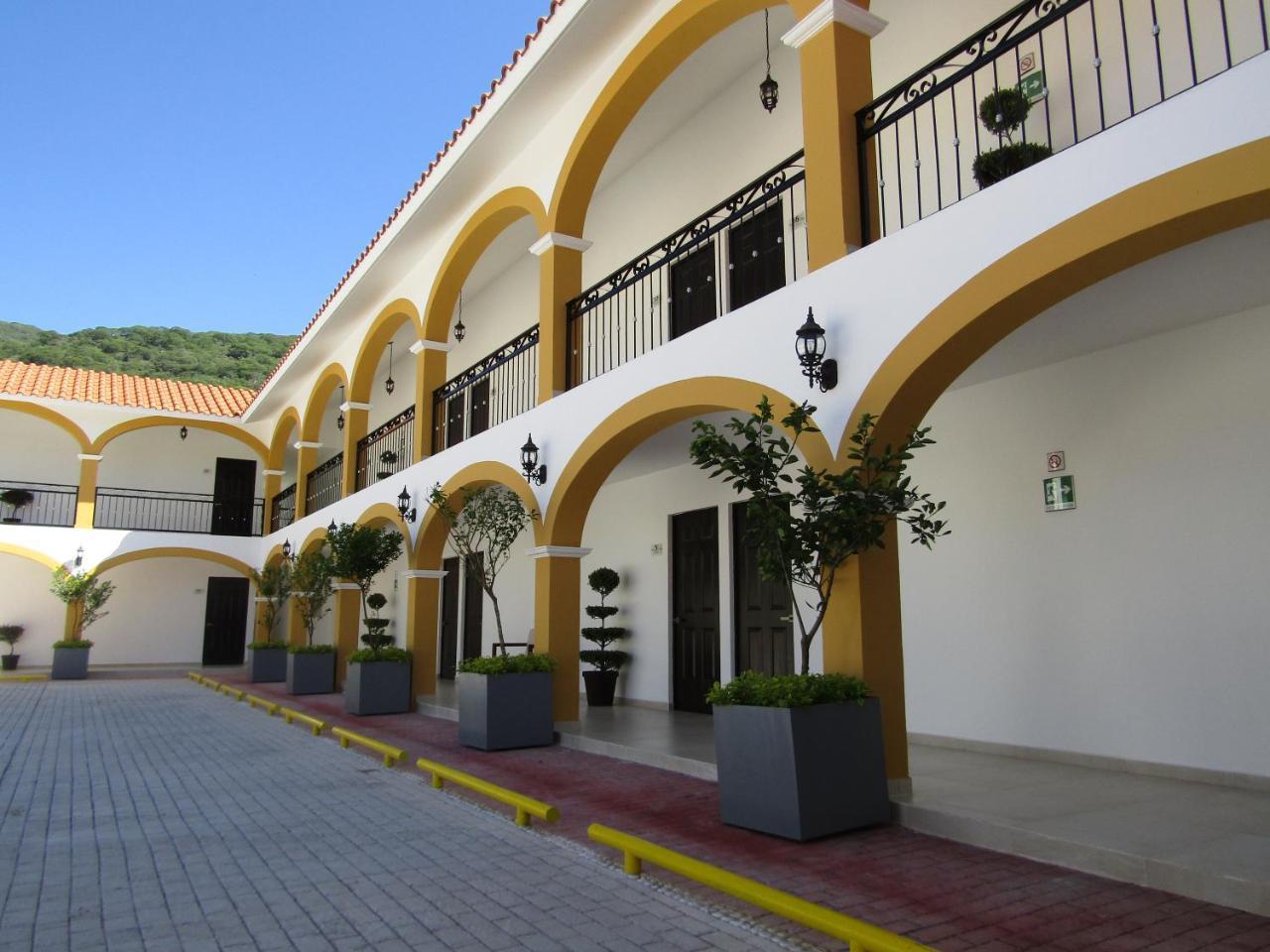 Casa Blanca Hotel *