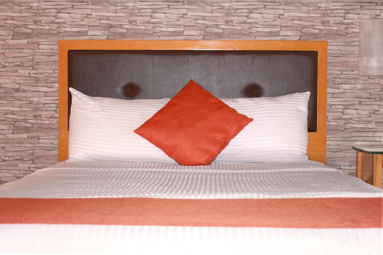 Colonial 3*