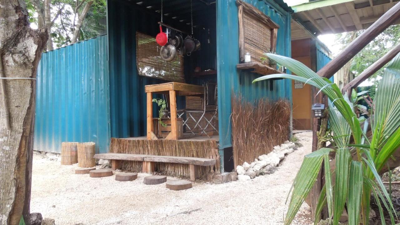 Containme Eco Chic Hotel 2*