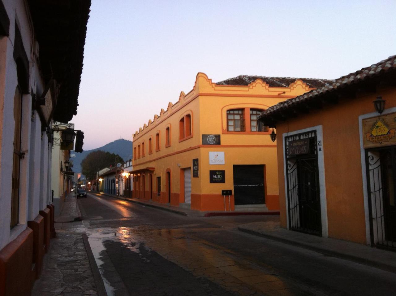 Puerta Vieja *