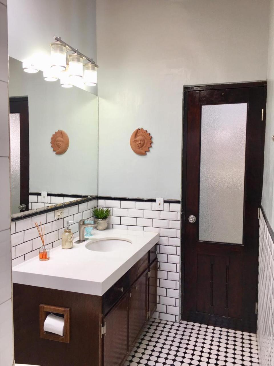 House Sleeps 14 & Steps To Sandy Mins To Downtown Holiday home