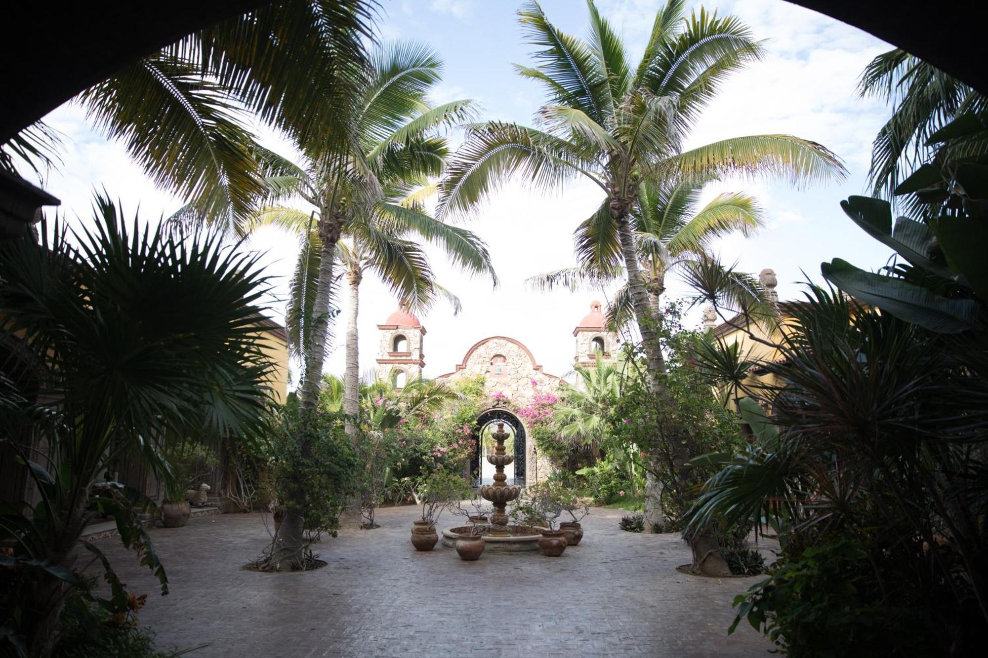 Hacienda Cerritos 3*