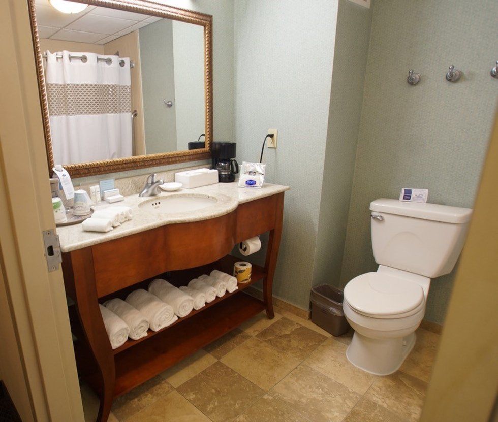 Hotel Hampton Airport 3*