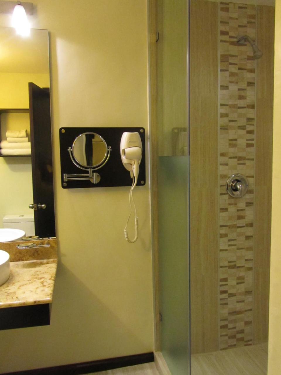 Colonial Hotel 3*