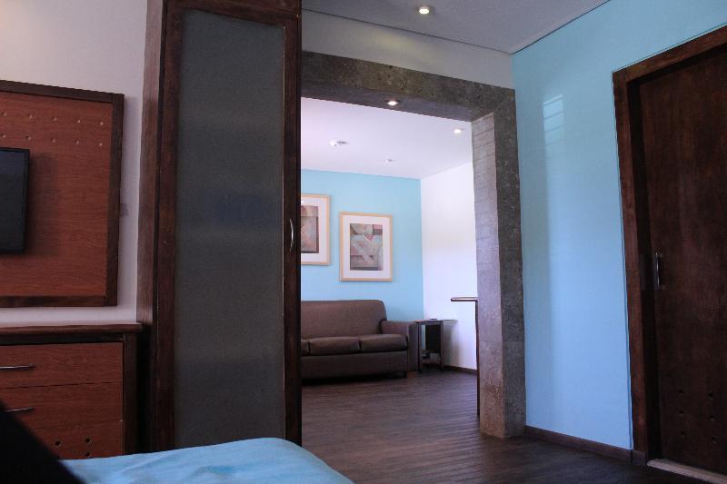 Colonial Hotel 3*
