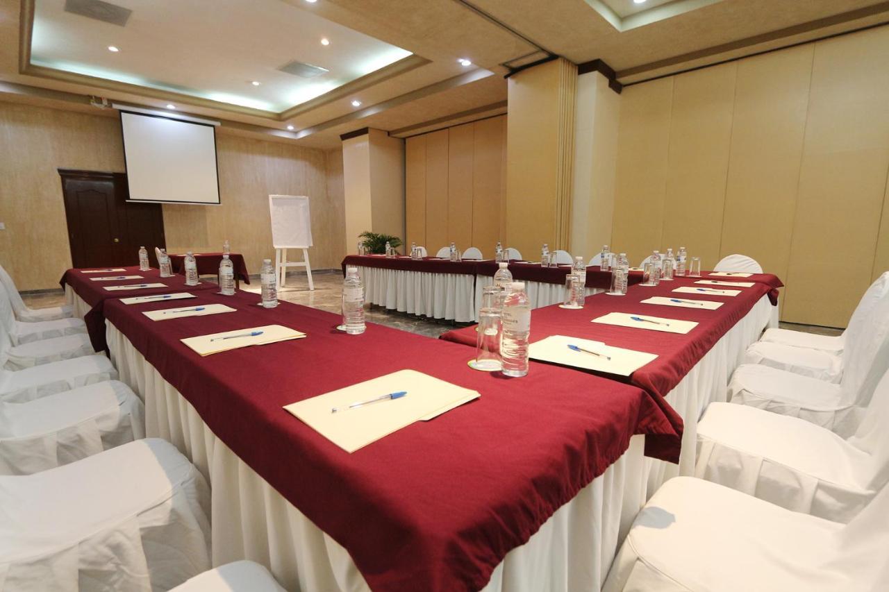 Dorados Conventions & Hotel 4*