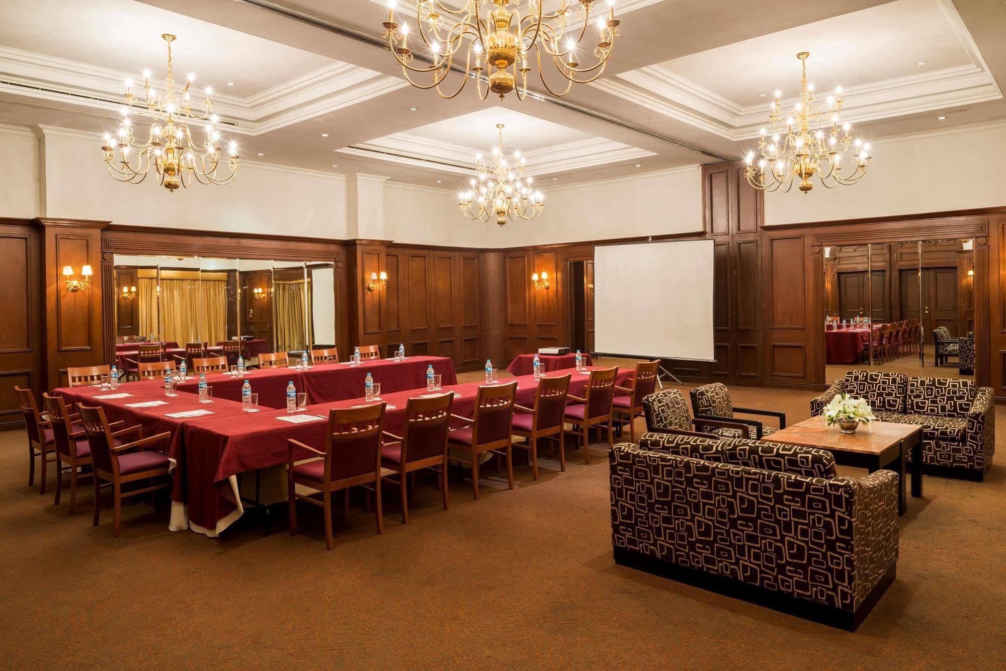 Hotel Camino Real 5*