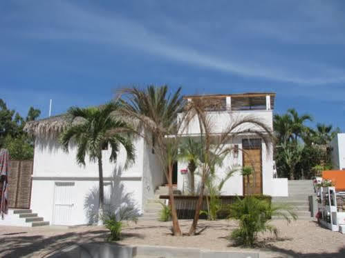 Perro Surfero Hotel 2*