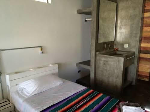 Perro Surfero Hotel Todos Santos