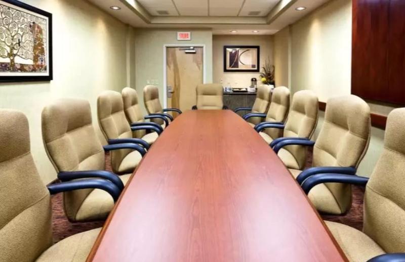 Express & Aeropuerto By Ihg 4*