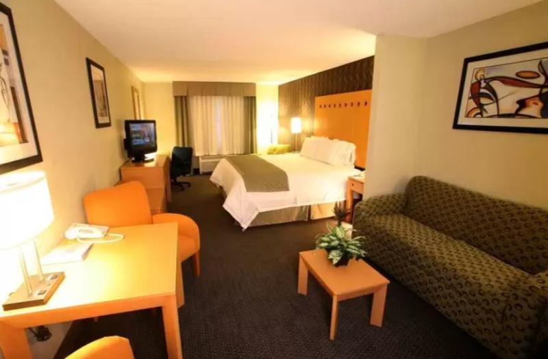 Hotel Express & Aeropuerto By Ihg