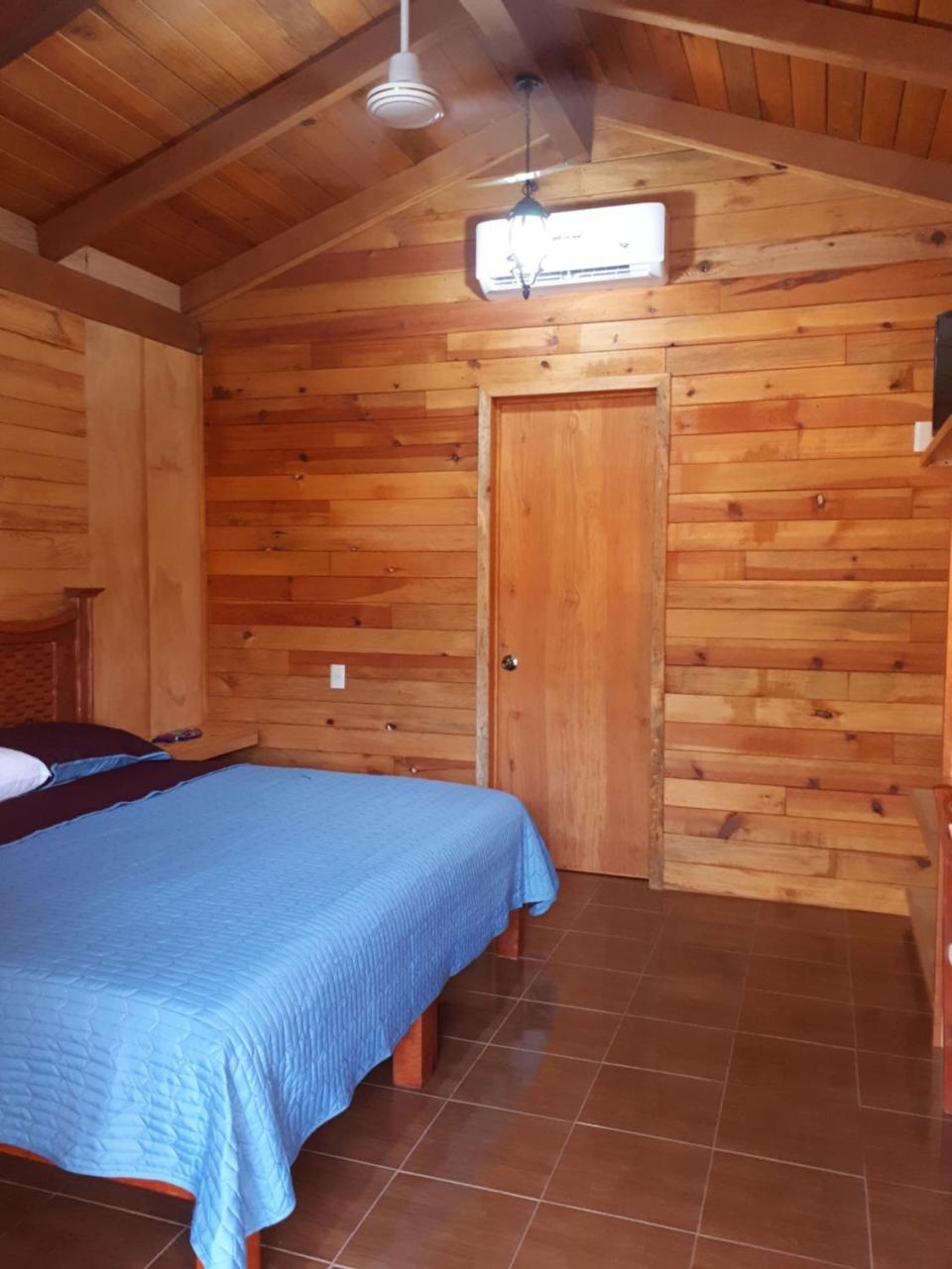 Victoria Mirador Lodge *