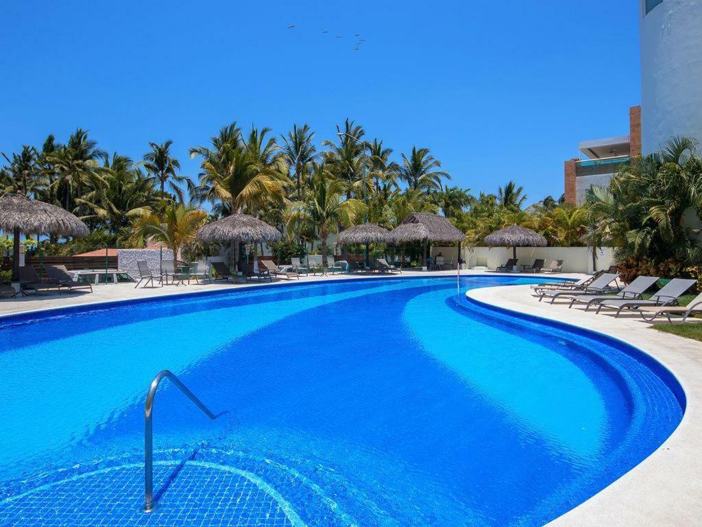 Nitta 2 Bedroom-ocean And Sunset Views With Large Deck And Small Dipping Pool *
