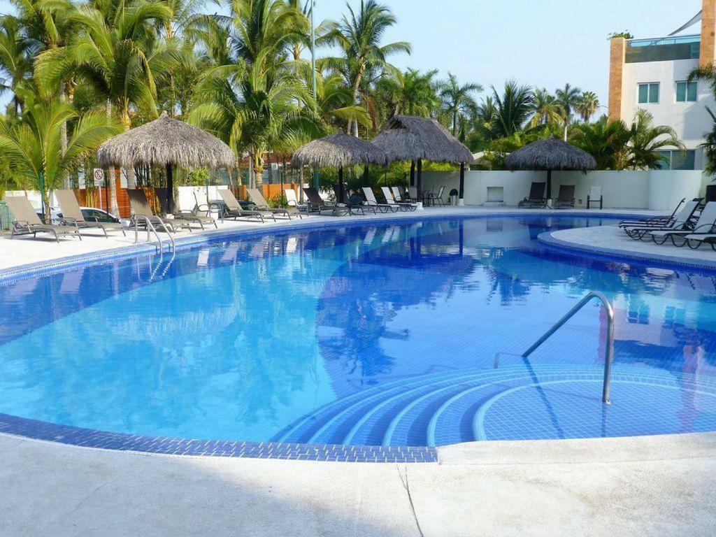 Nitta 2 Bedroom-ocean And Sunset Views With Large Deck And Small Dipping Pool *