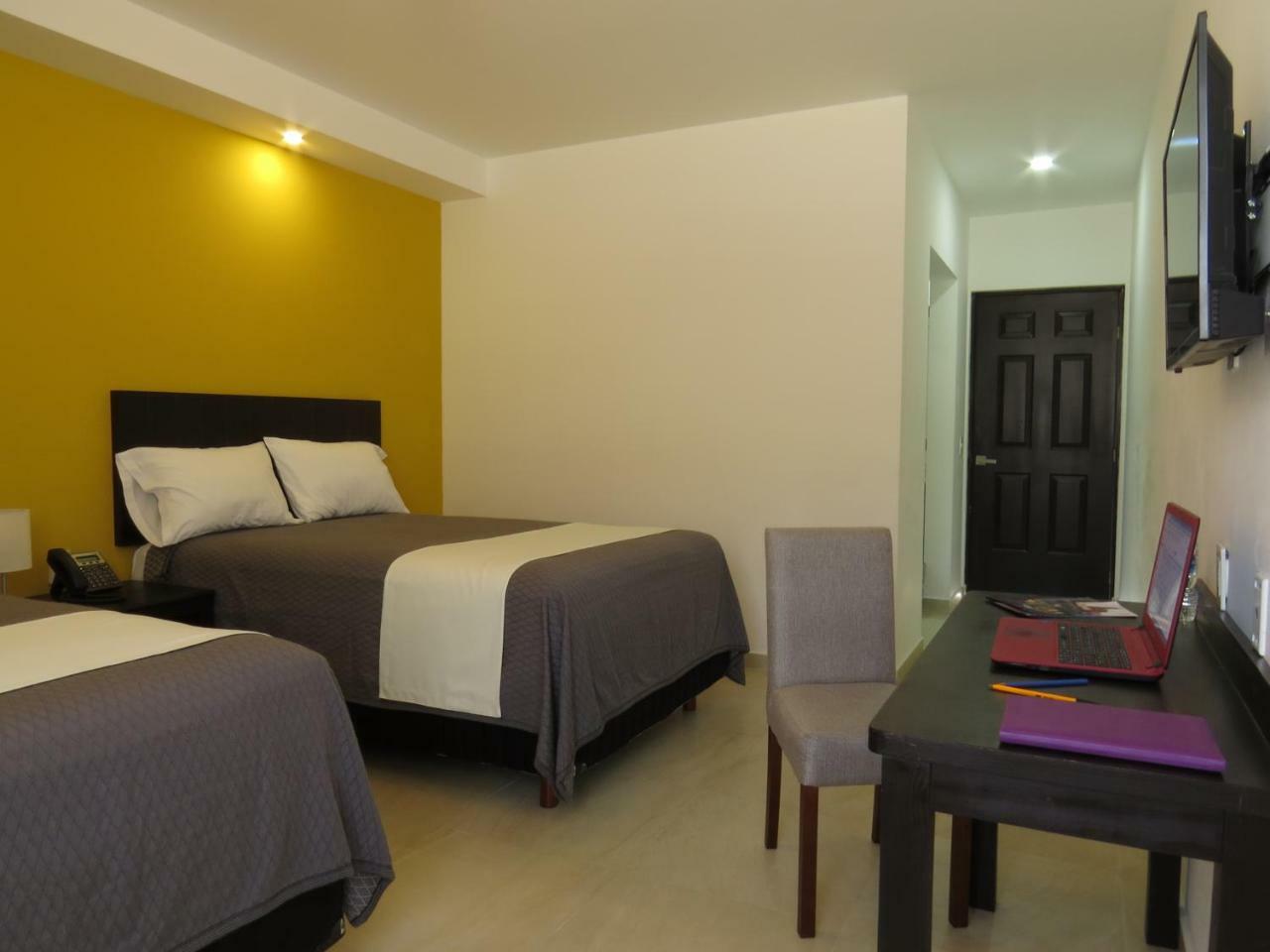Casa Blanca Hotel *