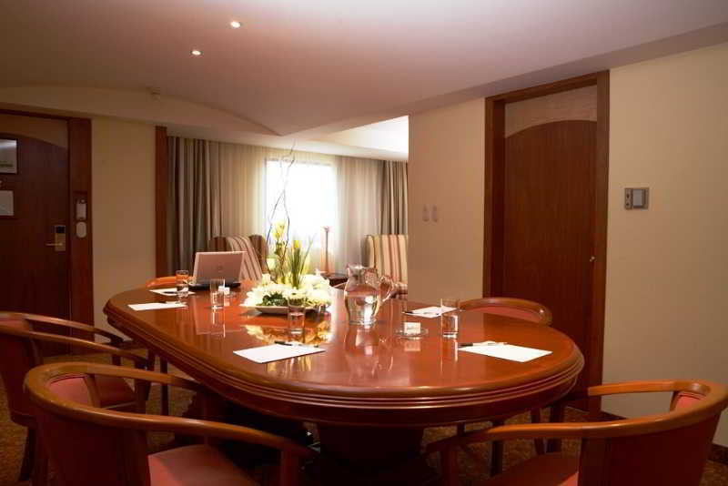 Courtyard By Marriott Revolucion Hotel 4*