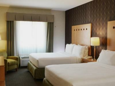 Hotel Express & Aeropuerto By Ihg 4*