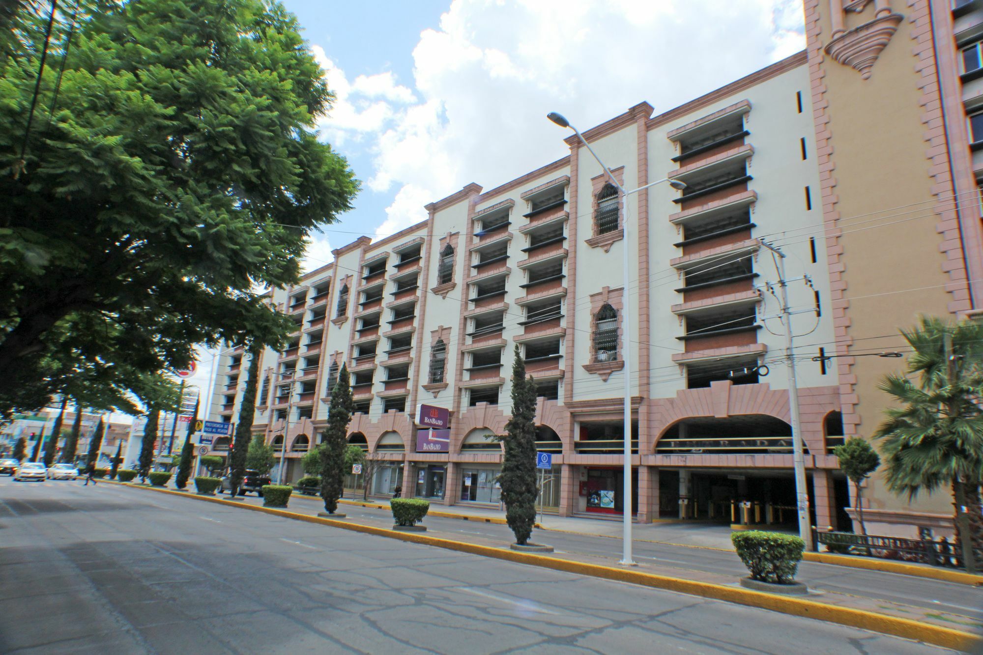 Hotel Real Plaza 3*