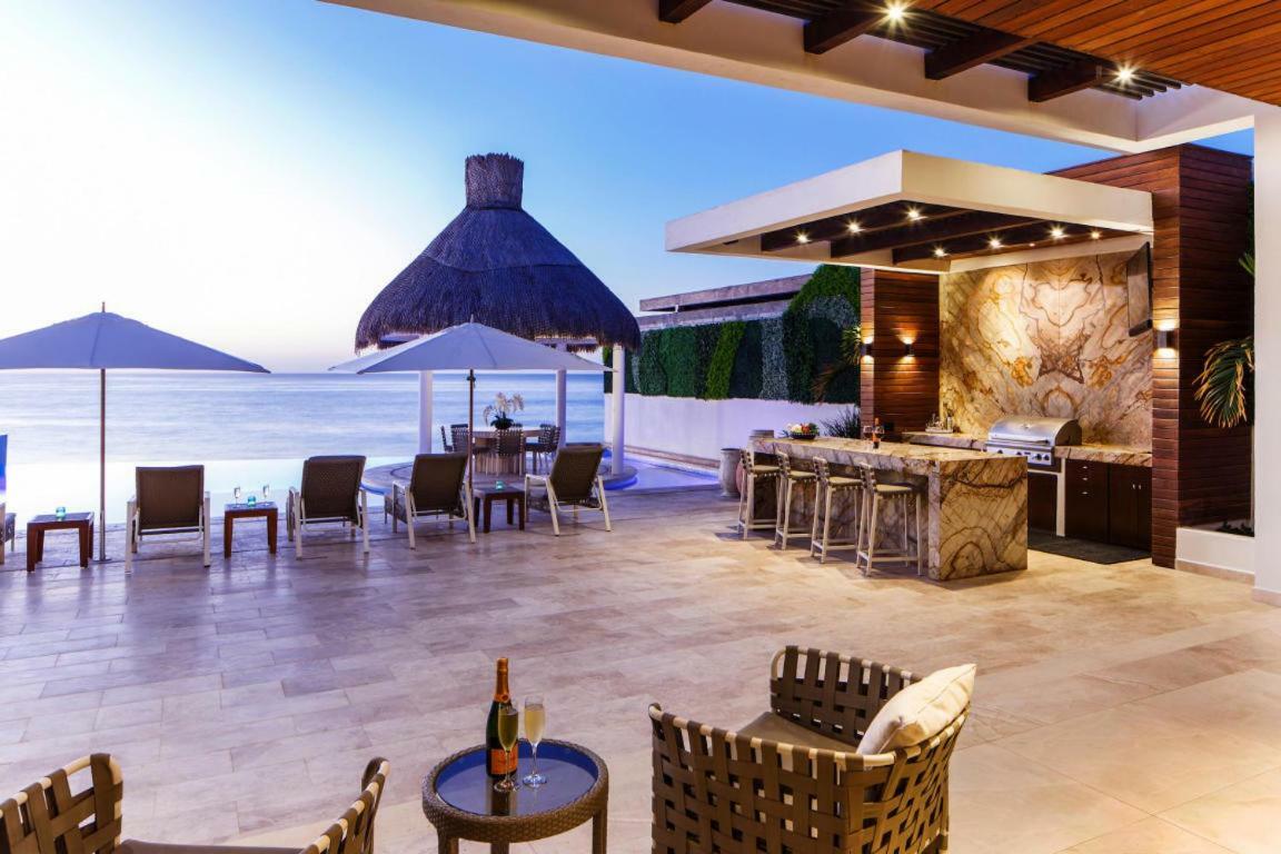 Ultra Exclusive Beachfront Just Steps From The With Butler Included Villa *