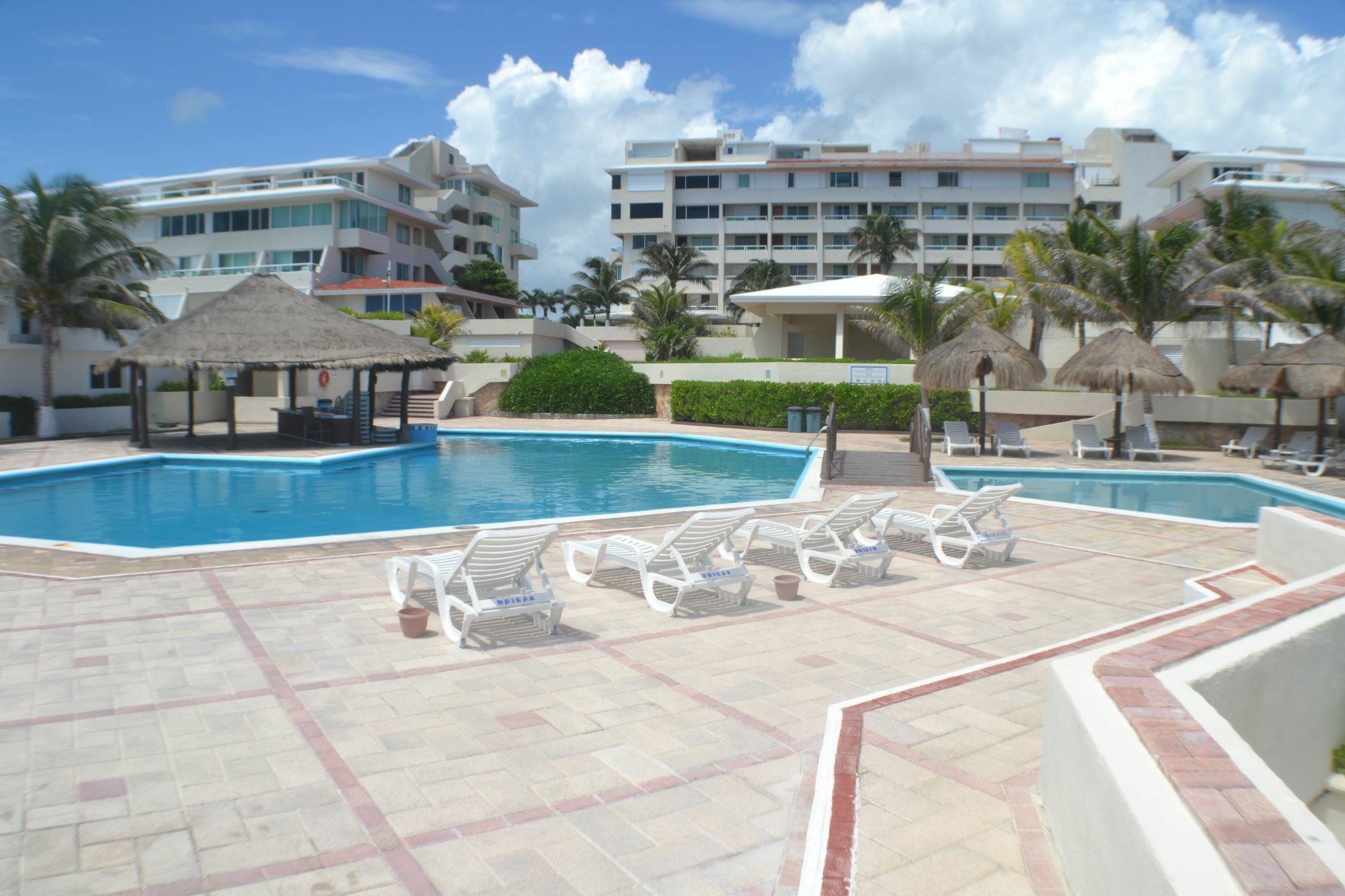 Brisas 10 Beachside Apartment *